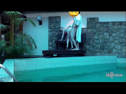 ❤️ El jefe invita a la criada a la piscina, pero no pudo resistirse a una caliente Porno en es.hentaiteca.ru ❌️
